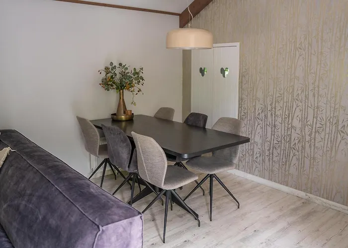 Forest W Private Garden بيت للعطل