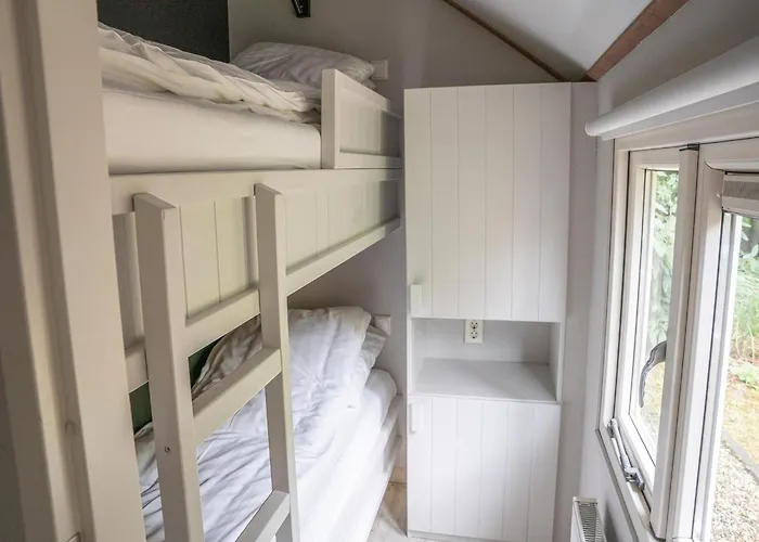 Forest W Private Garden بيت للعطل